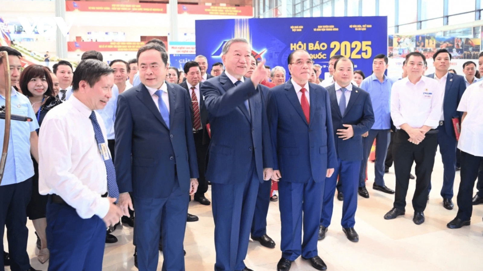 Senior leaders attend ceremony marking 100 years of Vietnamese revolutionary press